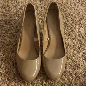 Nude Pumps
